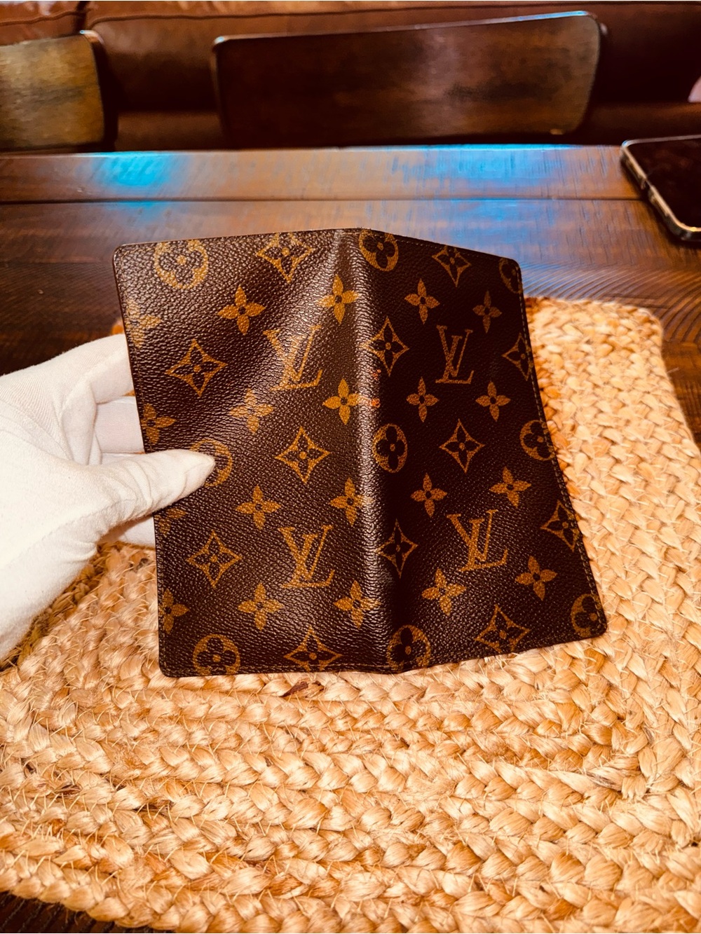 LOUIS VUITTON
Monogram Porte Valeurs
Checkbook Wallet 2012 - Picture 3 of 13